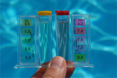 swimming-pool-chlorine-and-ph-level-tester