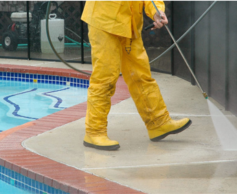 guy-th-yellow-waterproof-clothes-pressurewashing-pool-deck